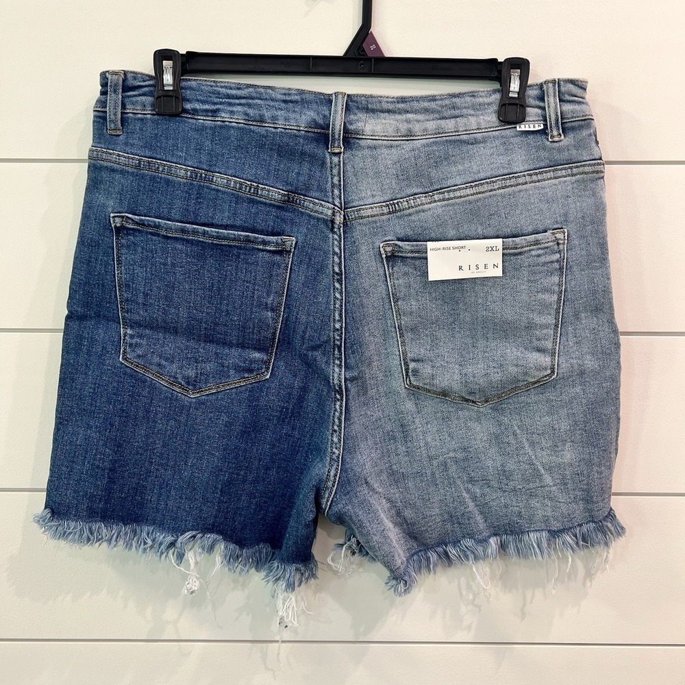 Risen Jeans High Rise Two Tone Shorts Womens Blue 2XL Stretchy Raw Hem NEW! - Picture 4 of 8